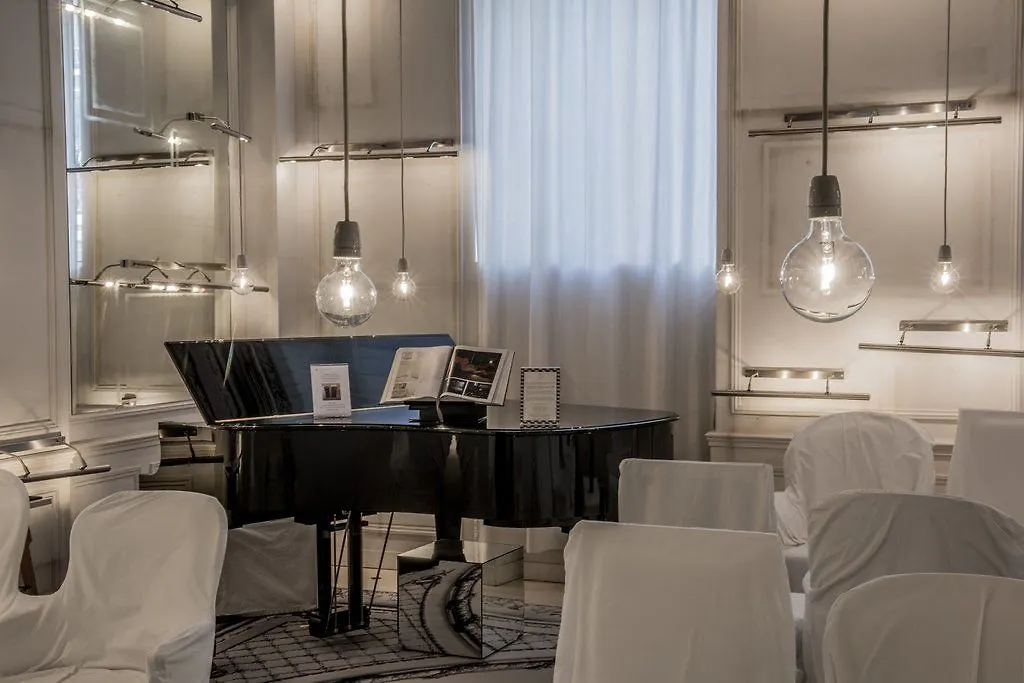 Hotel La Maison Champs Elysees