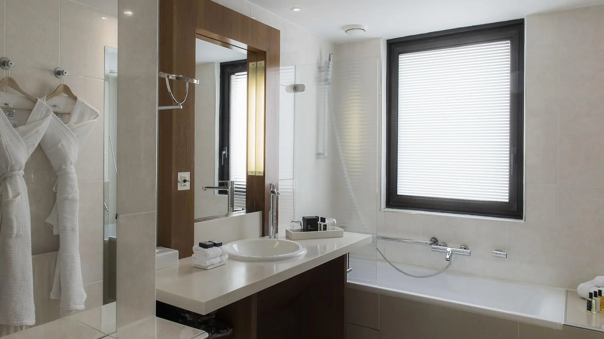 La Maison Champs Elysees 5* Paris