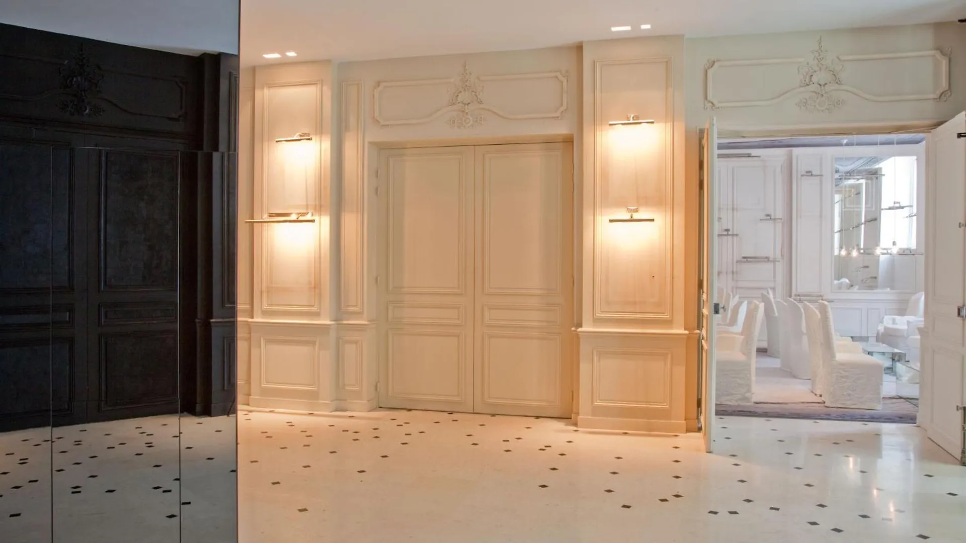 Hotel La Maison Champs Elysees Paris