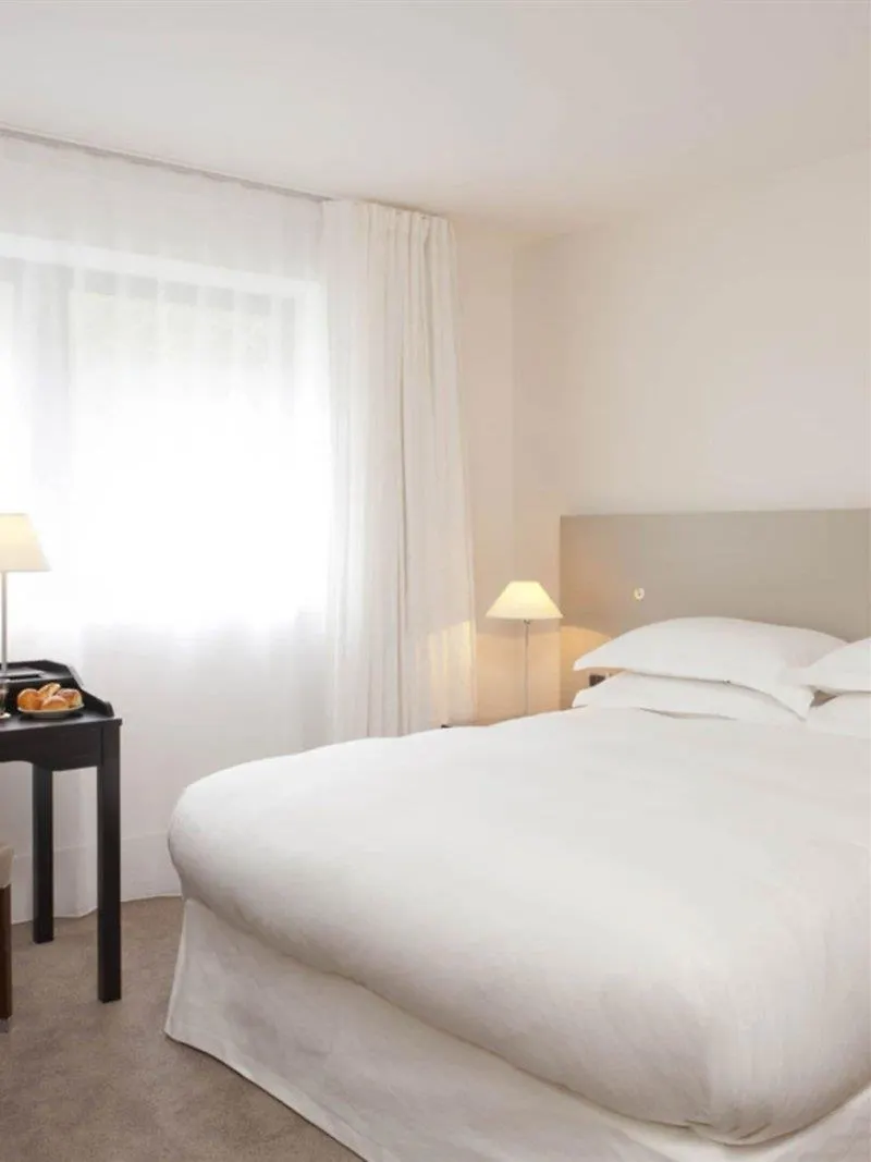 Hotel La Maison Champs Elysees Paris