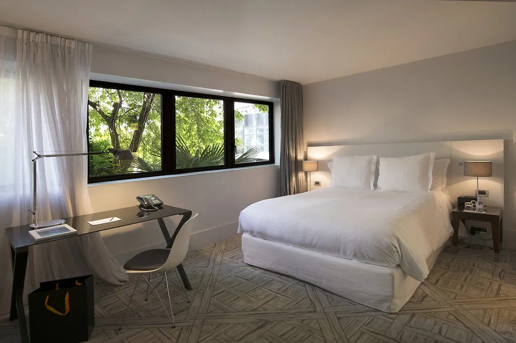 Hotel La Maison Champs Elysees